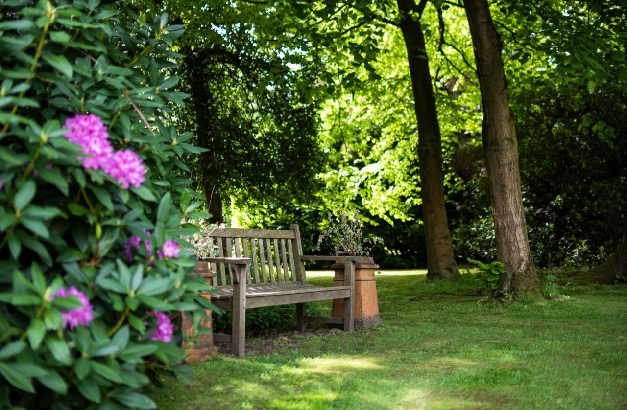 Statham Lodge Hotel Warrington Eksteriør billede